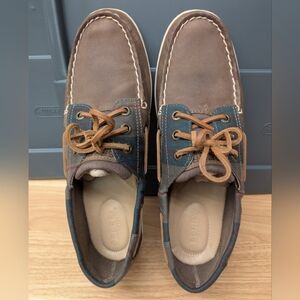 Sperry size 9 canvas and leather loafers in almost new condition worn twice